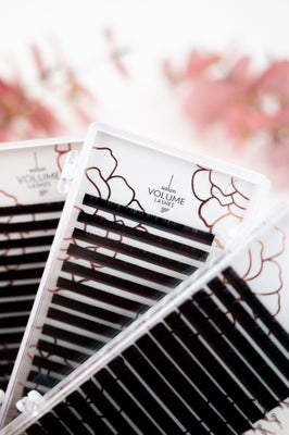 Glossy Volume Lashes